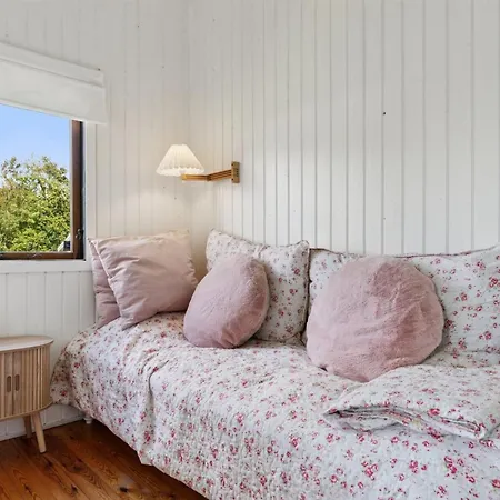 Baarde - 1-2km From The Sea By Interhome